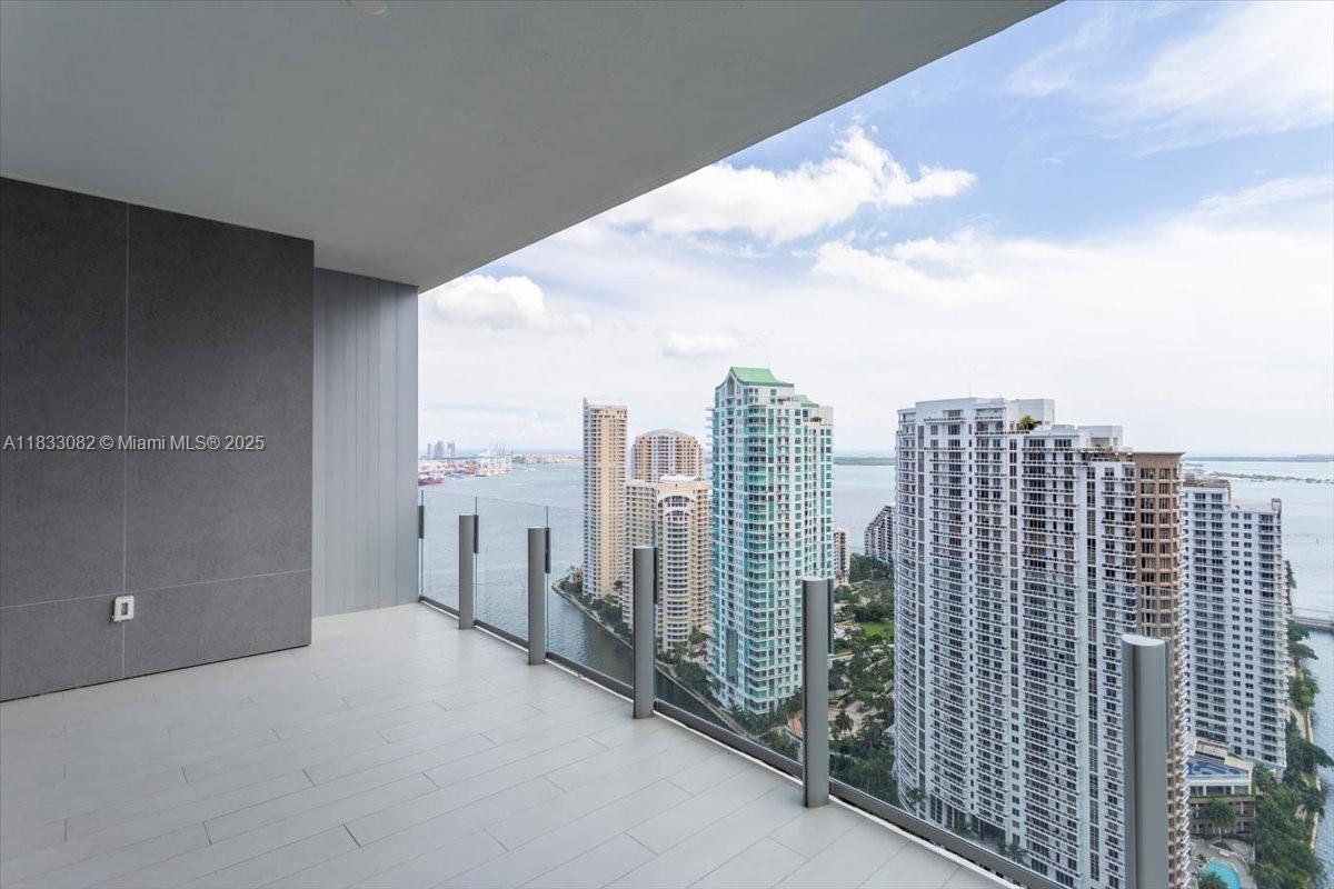 ASTON MARTIN RESIDENCES - Residential