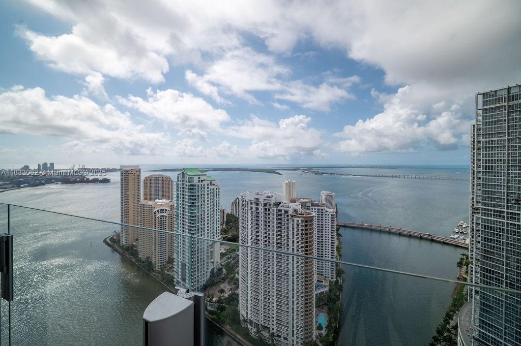 ASTON MARTIN RESIDENCES - Residential