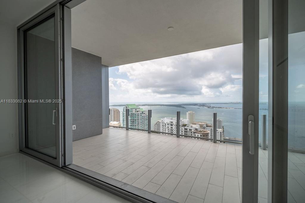 ASTON MARTIN RESIDENCES - Residential