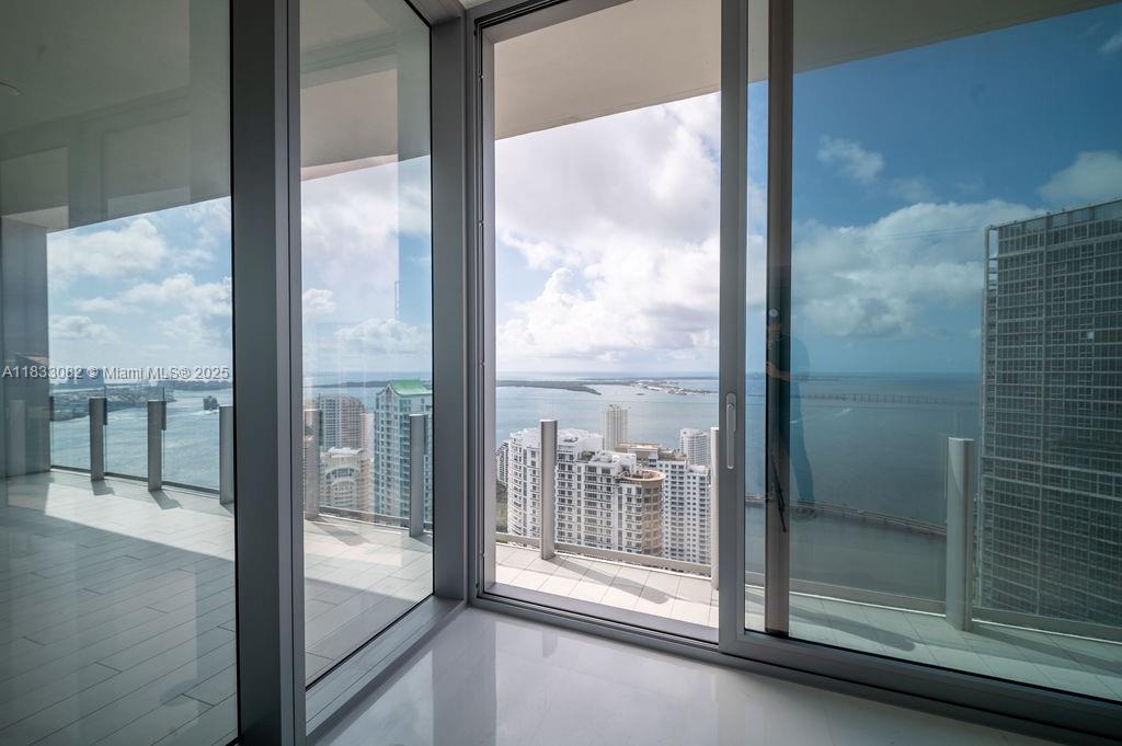 ASTON MARTIN RESIDENCES - Residential