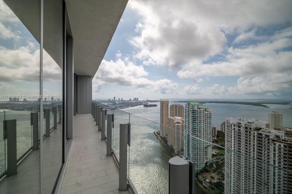 ASTON MARTIN RESIDENCES - Residential