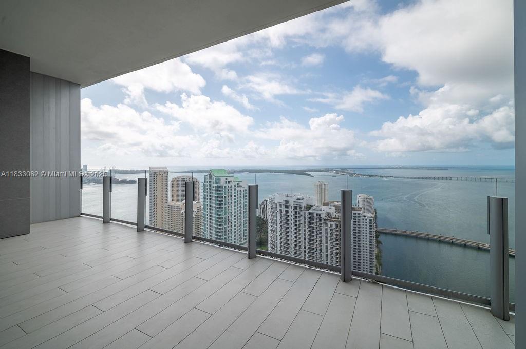 ASTON MARTIN RESIDENCES - Residential