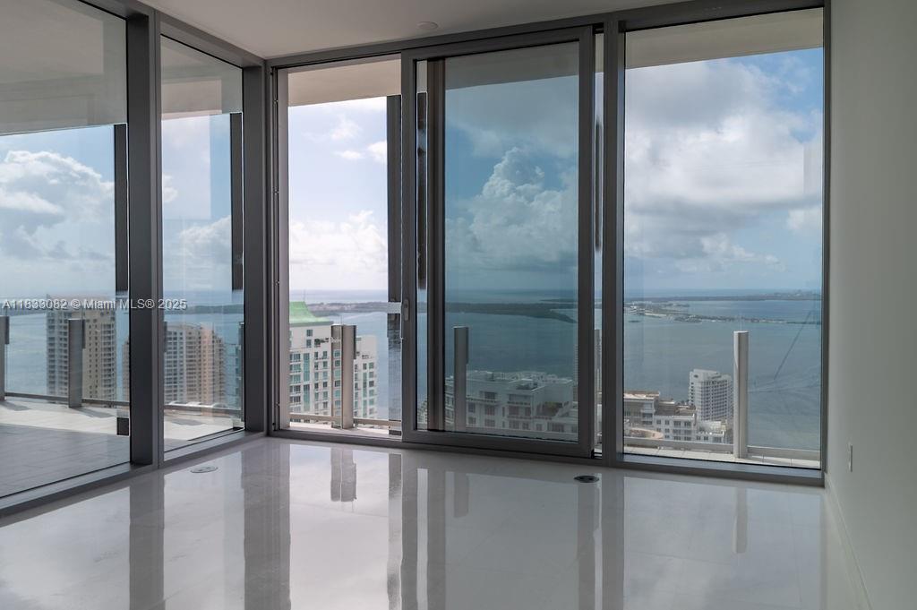 ASTON MARTIN RESIDENCES - Residential