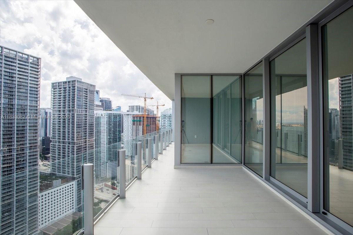 ASTON MARTIN RESIDENCES - Residential