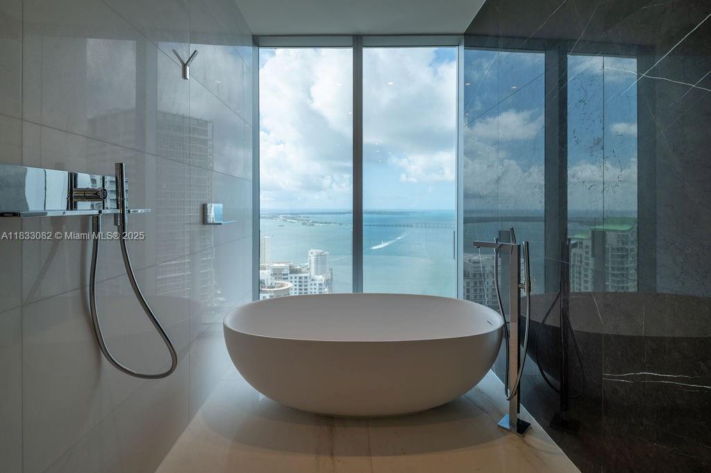 ASTON MARTIN RESIDENCES - Residential