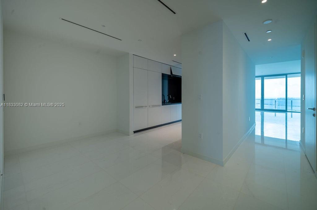 ASTON MARTIN RESIDENCES - Residential