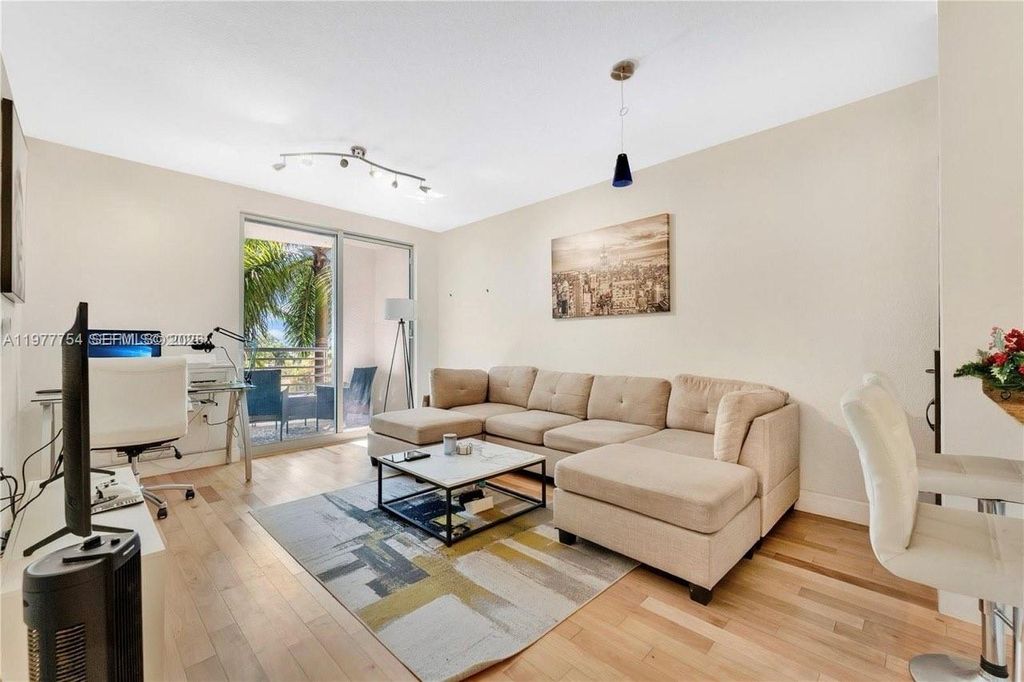 Photo of Hollywood, FL 33020 (MLS # A11977754)