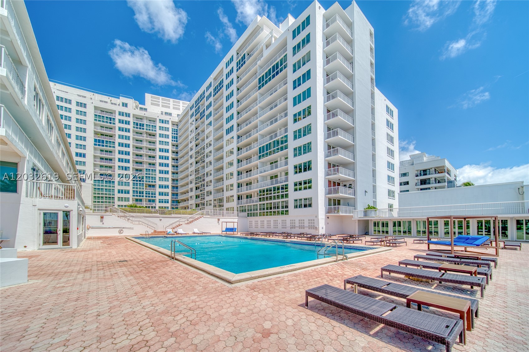 5401 Collins Ave 1135