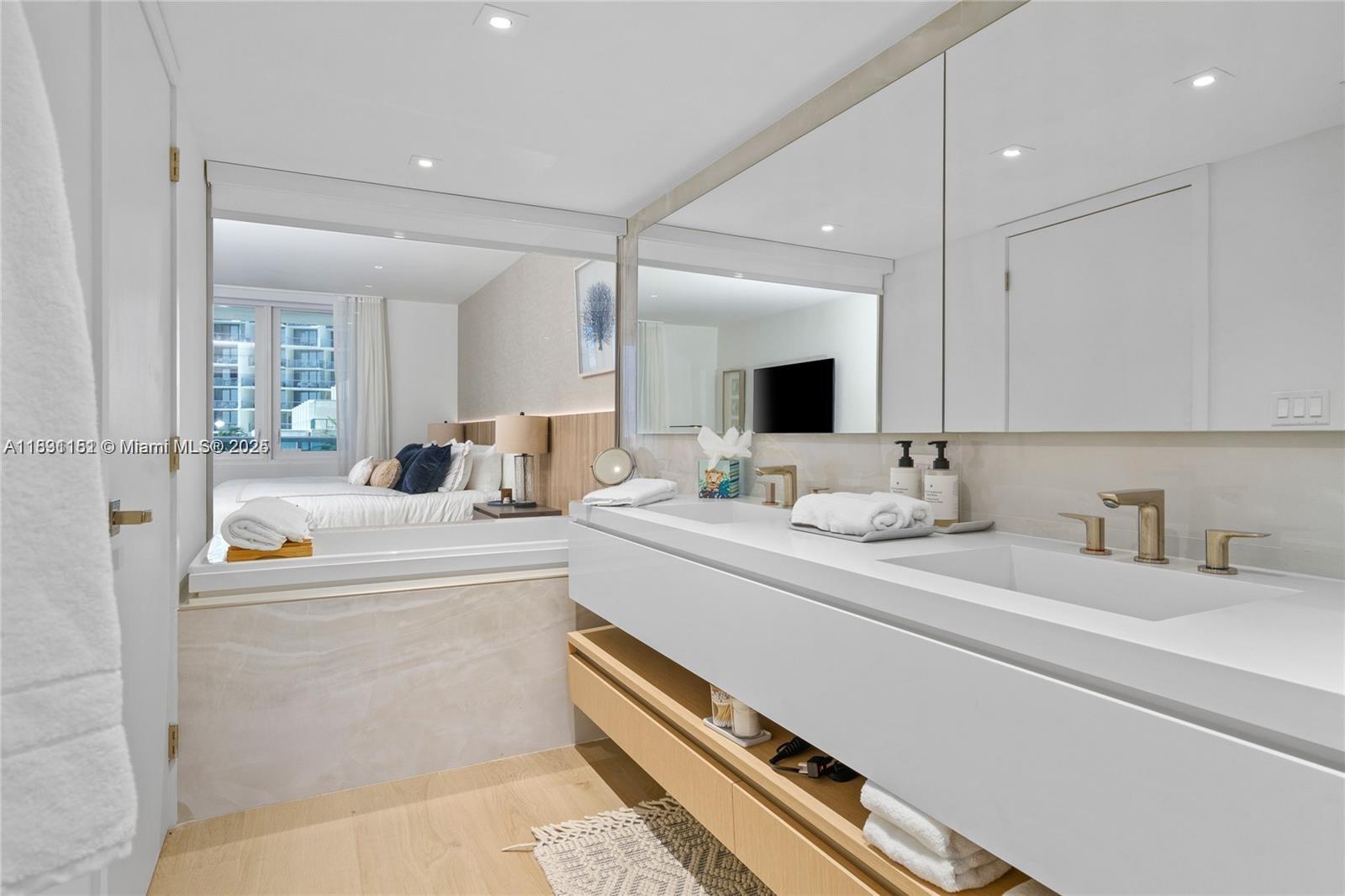 RONEY PALACE CONDO - Residential