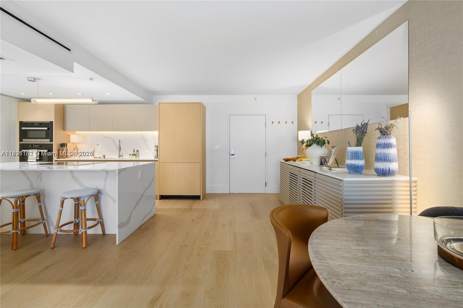 2301 Collins Ave 407
