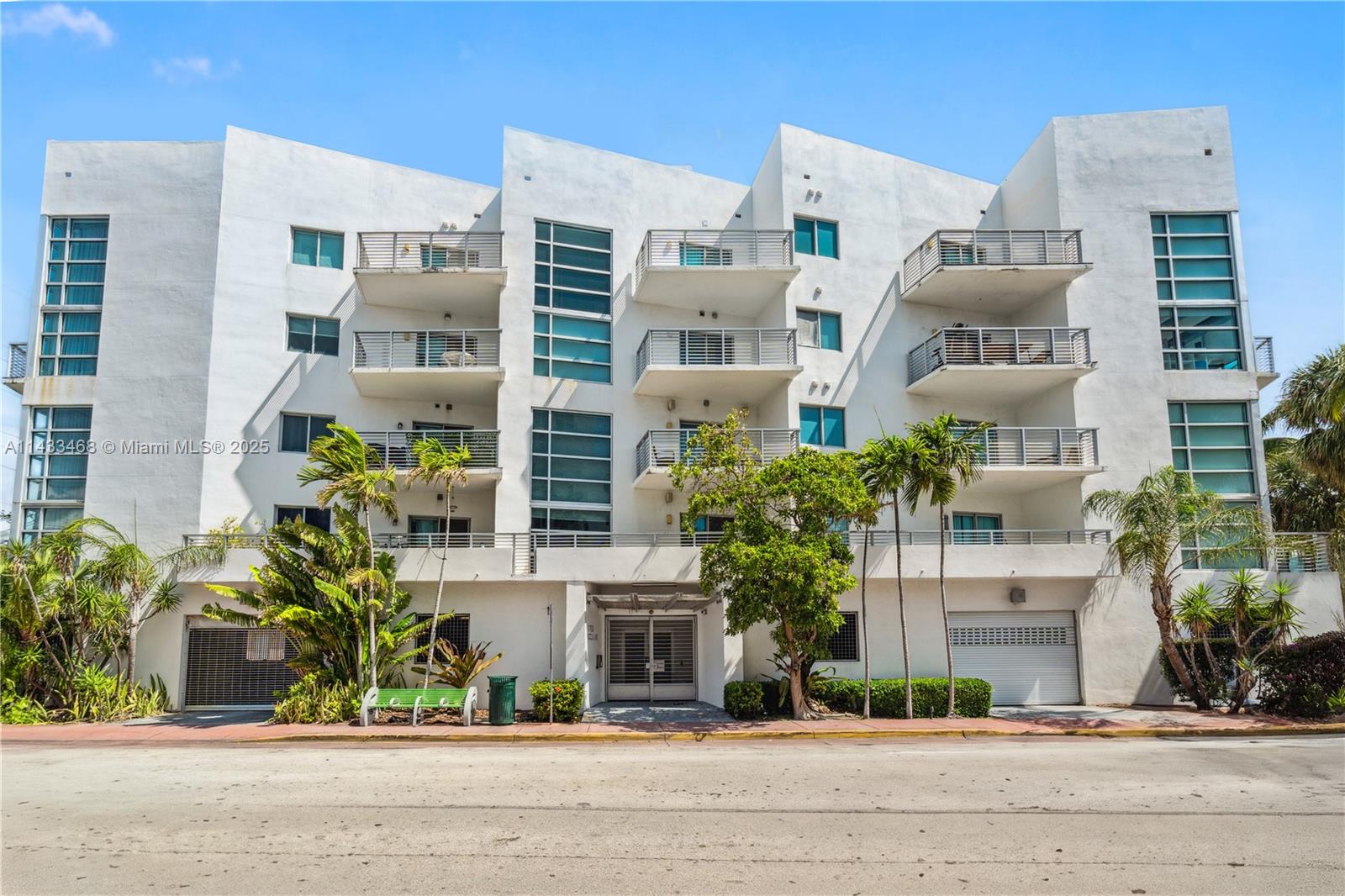 7700 Collins Ave 3, Miami Beach, Miami-Dade County, Florida - 1 Bedrooms  
2 Bathrooms - 