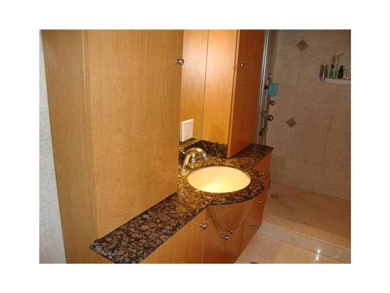 TOWNHOUSES OF VENETIAN PA - Residential Lease