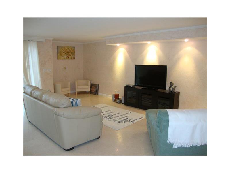 TOWNHOUSES OF VENETIAN PA - Residential Lease