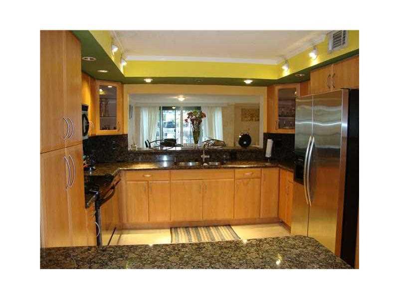 TOWNHOUSES OF VENETIAN PA - Residential Lease