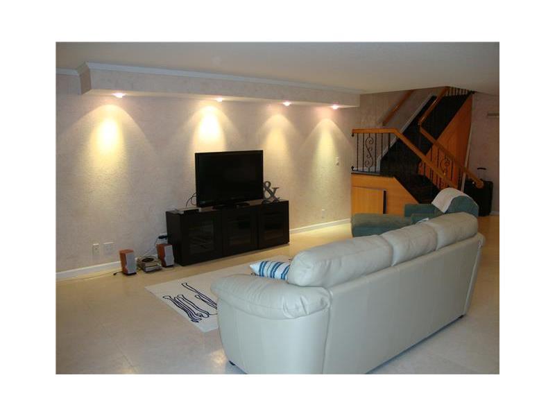 TOWNHOUSES OF VENETIAN PA - Residential Lease