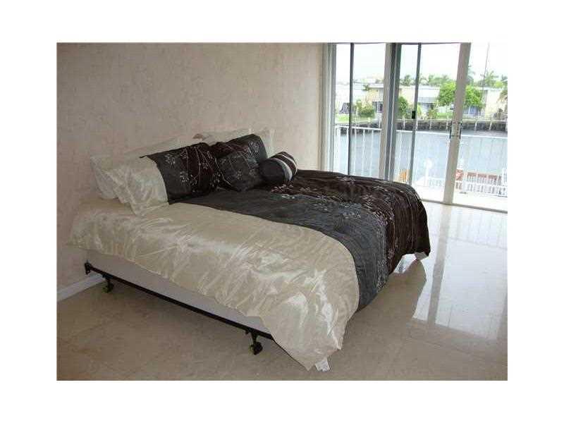 TOWNHOUSES OF VENETIAN PA - Residential Lease