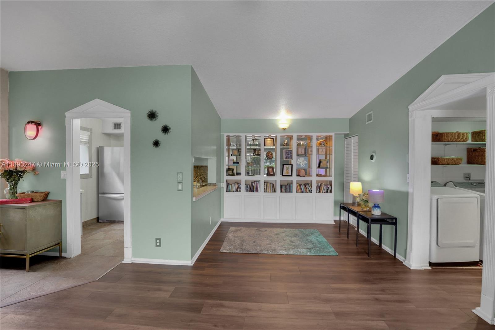 LAKES OF OAKLAND FOREST C - Residential Lease