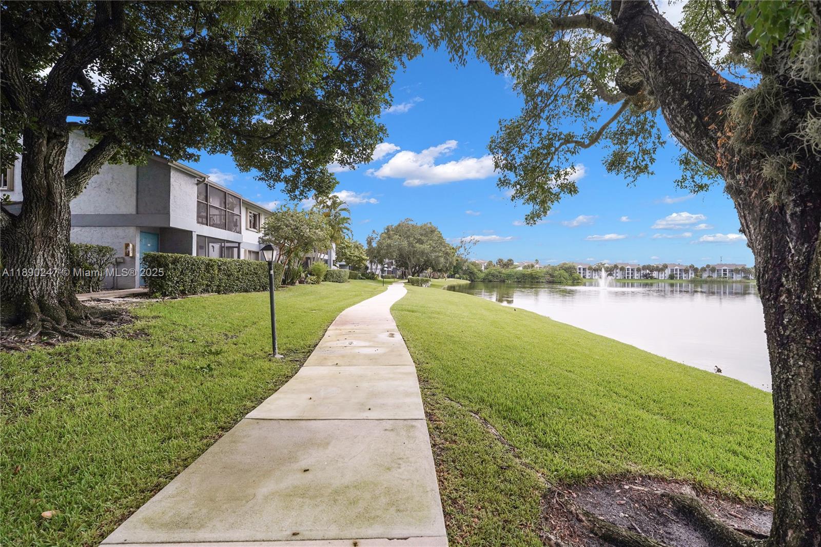 LAKES OF OAKLAND FOREST C - Residential Lease