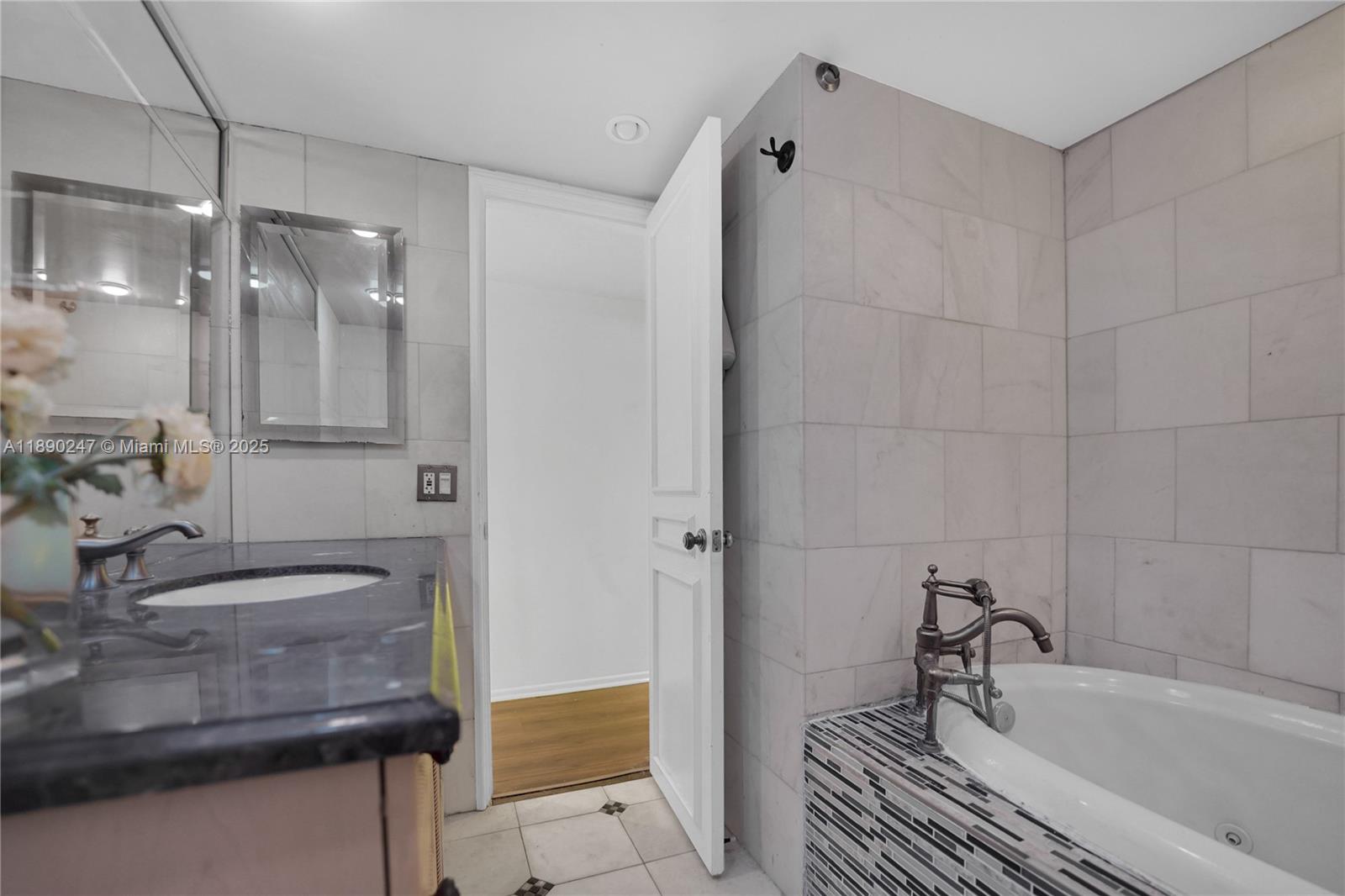 LAKES OF OAKLAND FOREST C - Residential Lease