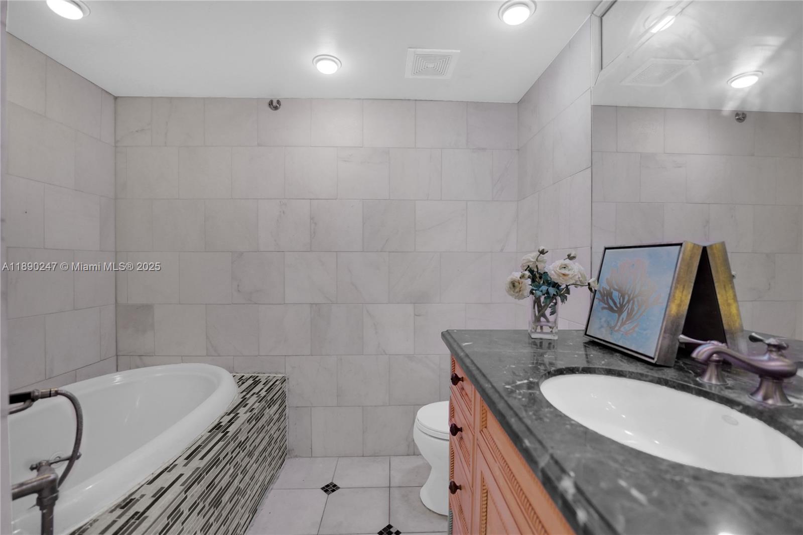 LAKES OF OAKLAND FOREST C - Residential Lease