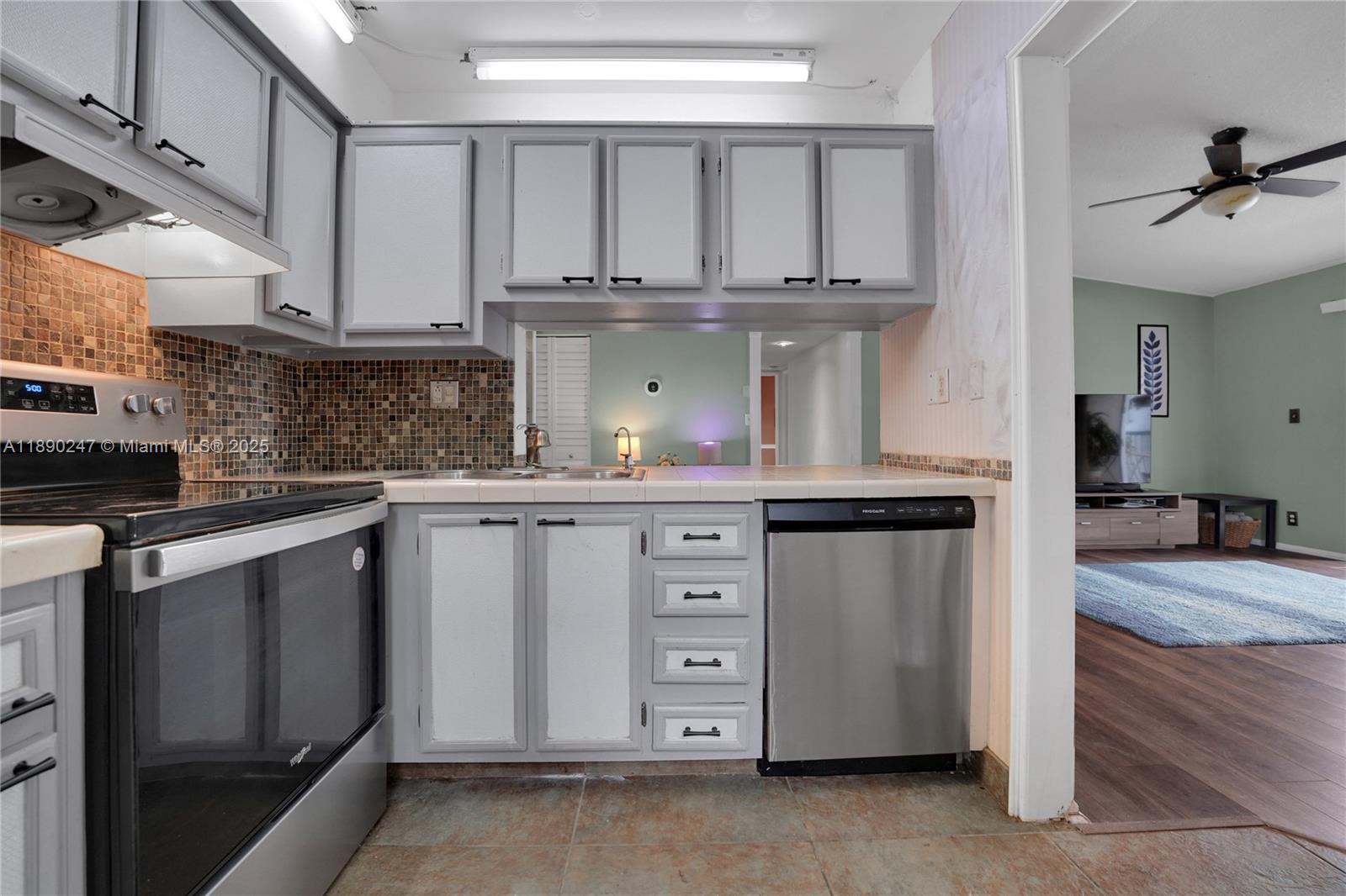 LAKES OF OAKLAND FOREST C - Residential Lease