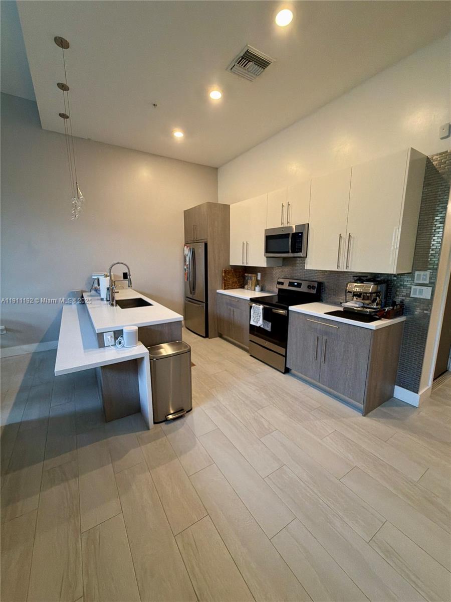 PLANTATION BUSINESS PARK - Residential Lease