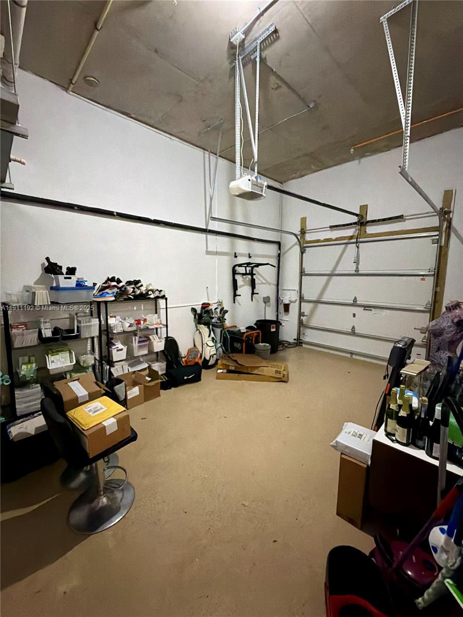 PLANTATION BUSINESS PARK - Residential Lease