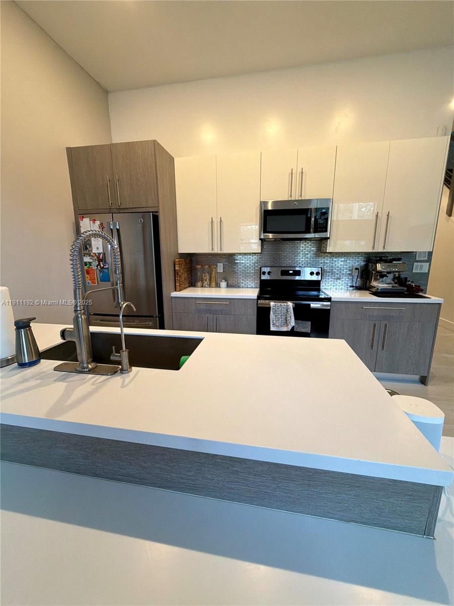 PLANTATION BUSINESS PARK - Residential Lease