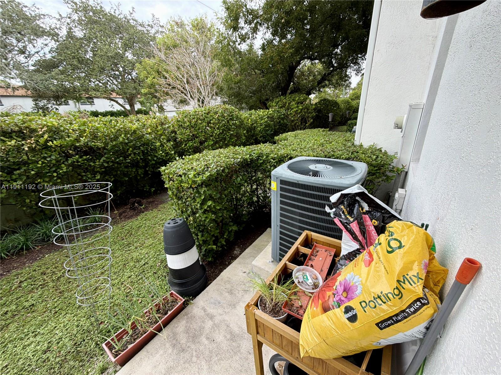 PLANTATION BUSINESS PARK - Residential Lease