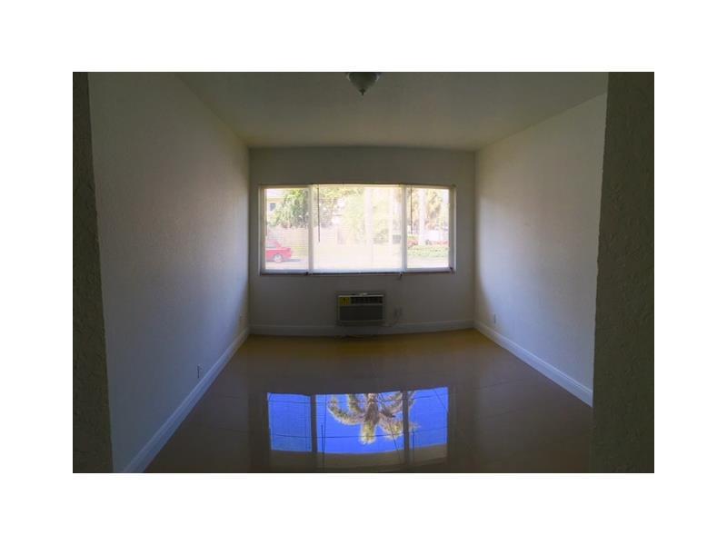 Amazing 1 bedroom. completely renovated with laundry facility on site. MOVE IN SPECIAL, 1ST AND DEPOSIT, LAST MONTH PAID IN 2 INSTALLMENTS