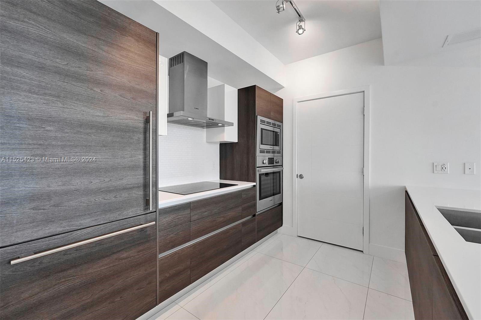MERRICK MANOR - Residential Lease
