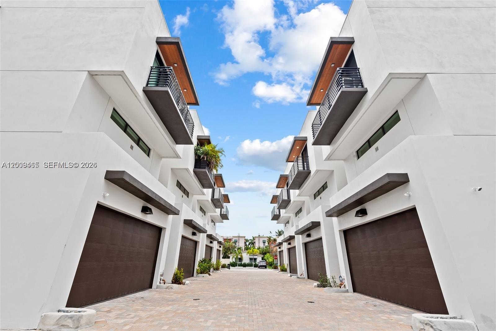 1056 N Victoria Park Rd