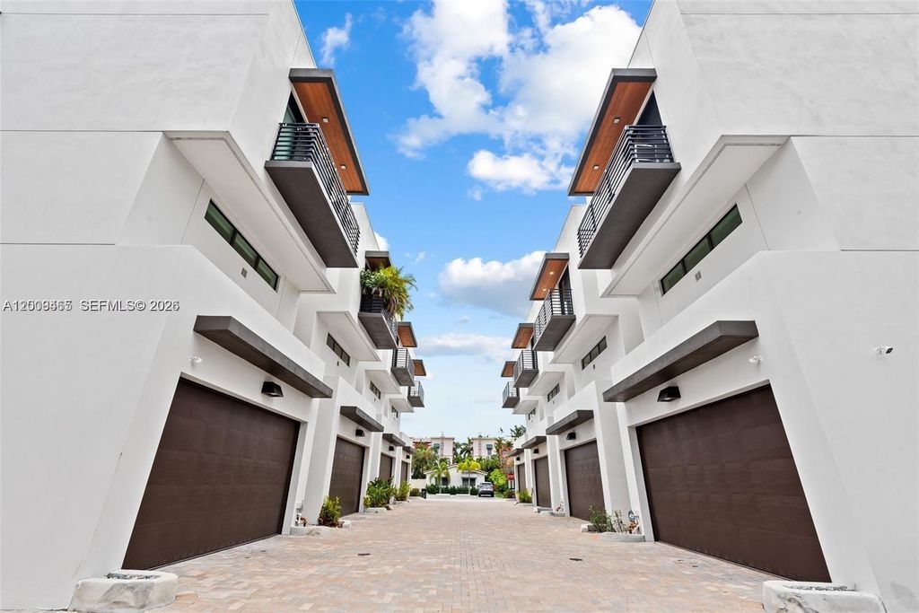 Photo of 1056 N Victoria Park Rd, Fort Lauderdale, FL 33304 (MLS # A12009465)
