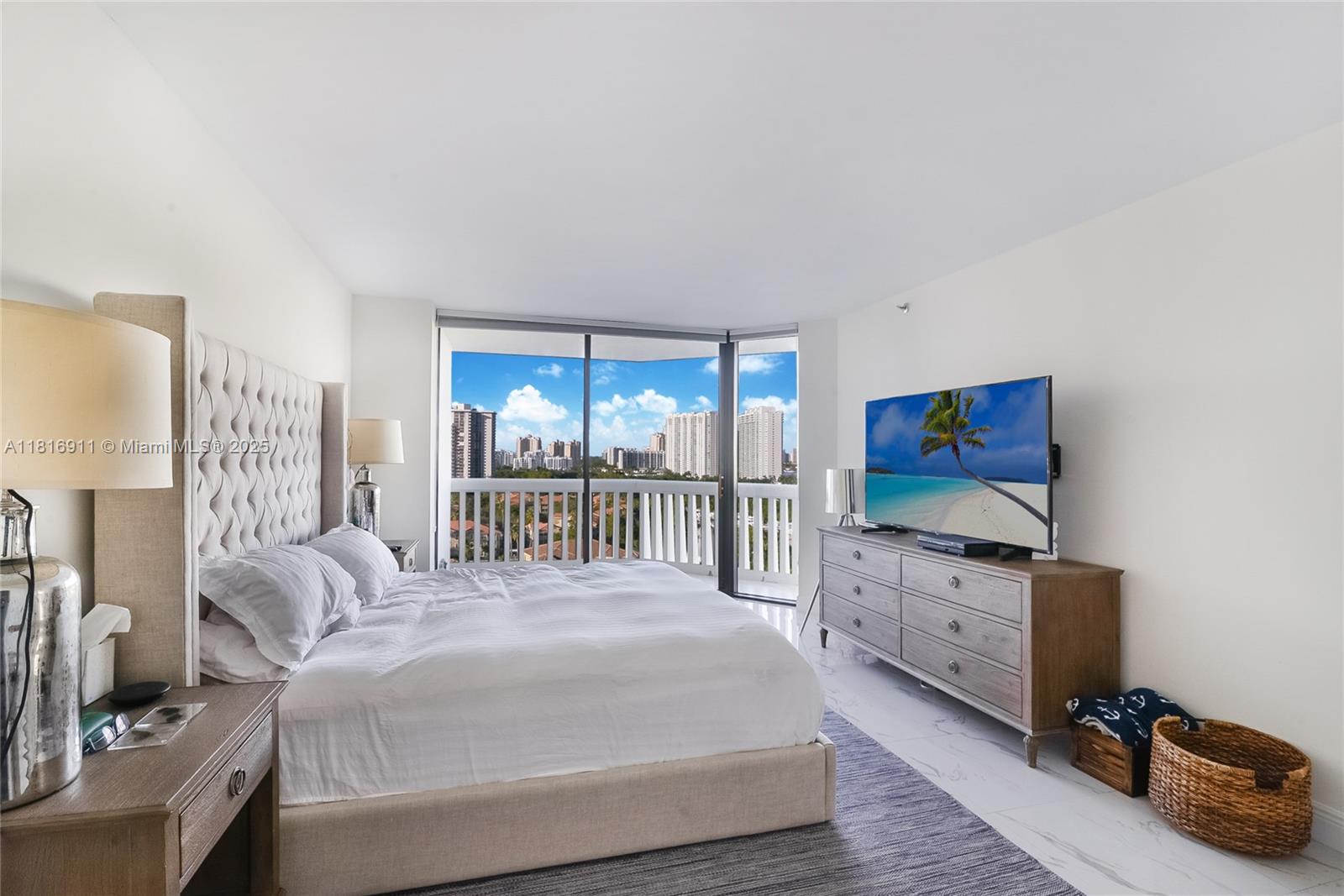 1000 ISL BLVD WILLIAMS IS - Residential