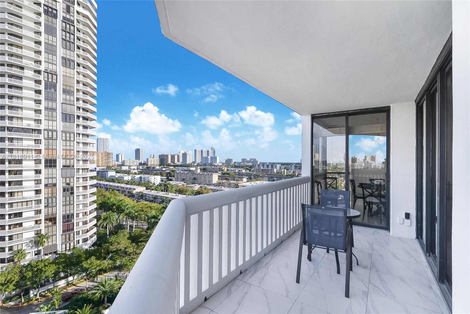 1000 ISL BLVD WILLIAMS IS - Residential