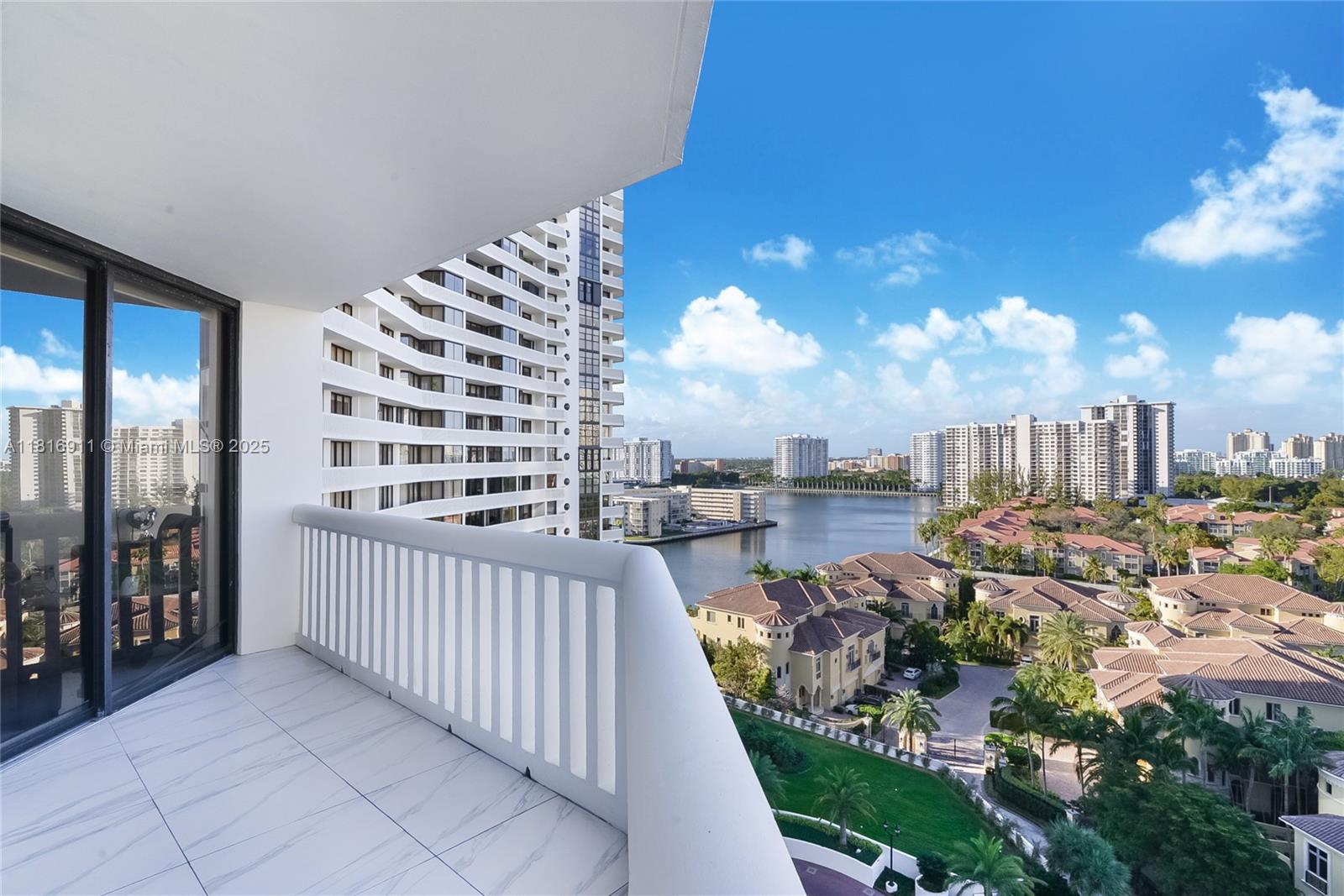 1000 ISL BLVD WILLIAMS IS - Residential