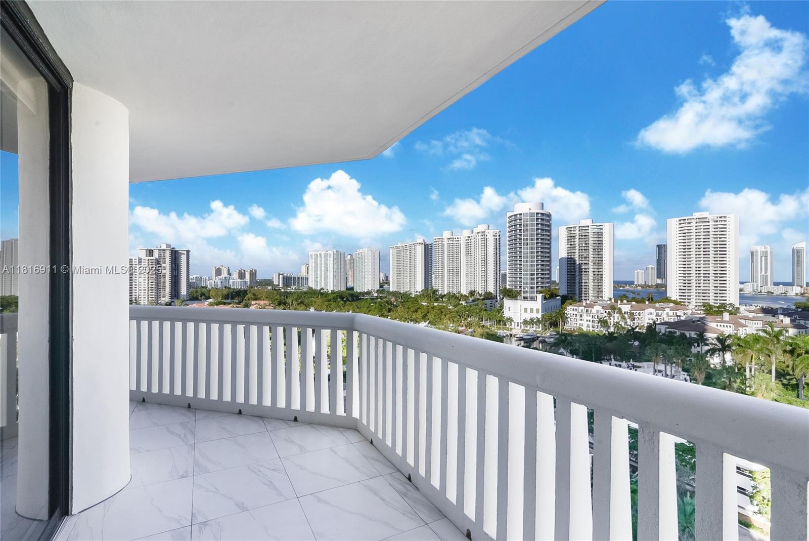 1000 ISL BLVD WILLIAMS IS - Residential