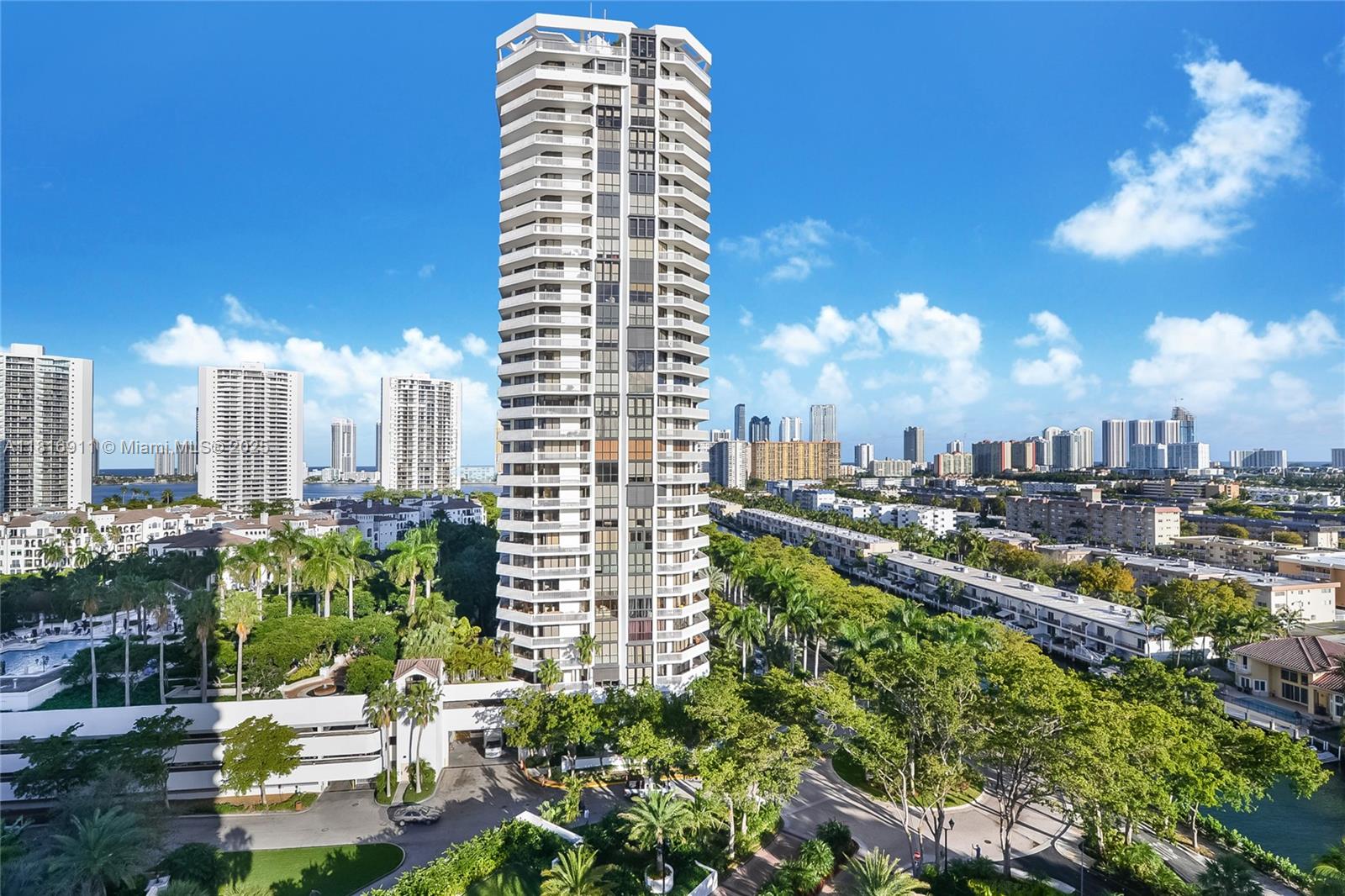 1000 ISL BLVD WILLIAMS IS - Residential