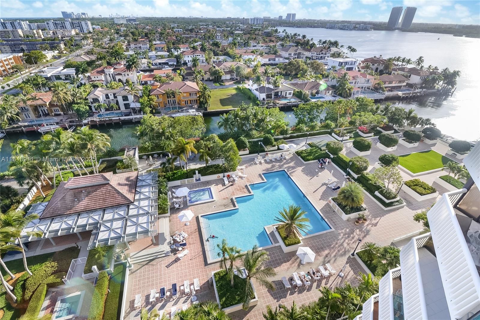 1000 ISL BLVD WILLIAMS IS - Residential