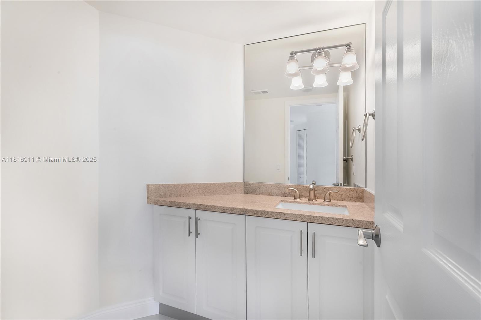 1000 ISL BLVD WILLIAMS IS - Residential