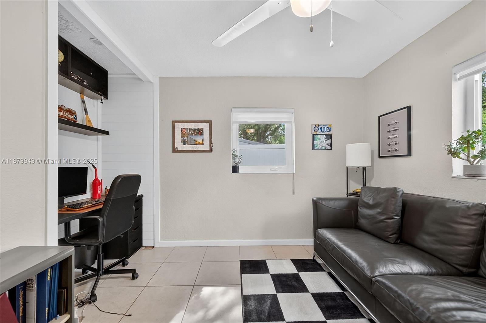 PALM LANE VILLA NO 3 - Residential