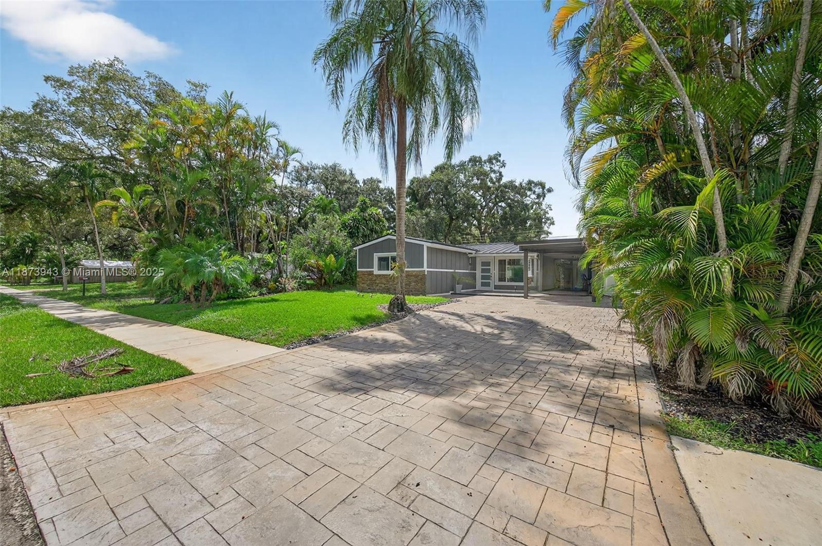 PALM LANE VILLA NO 3 - Residential