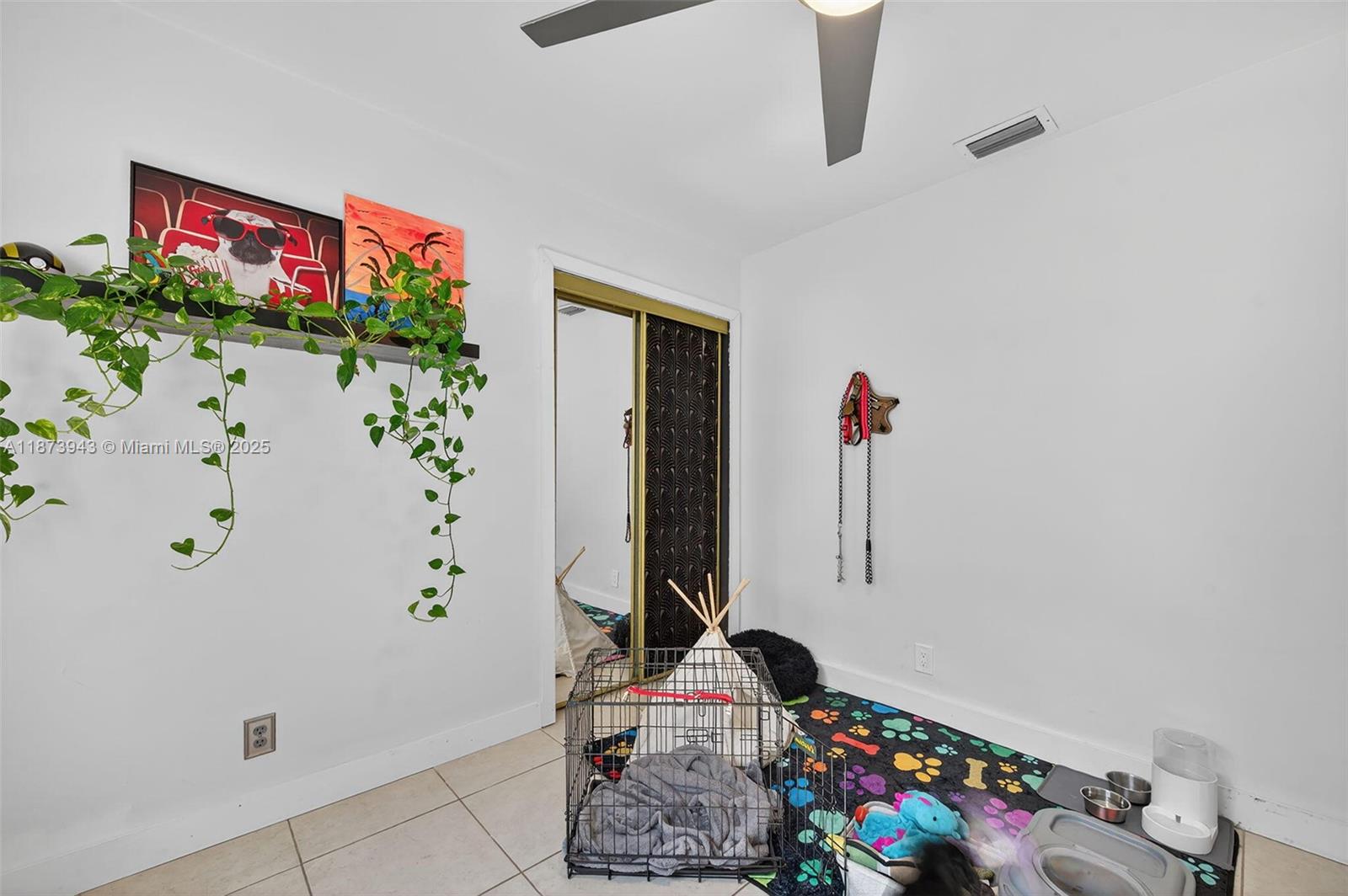 PALM LANE VILLA NO 3 - Residential