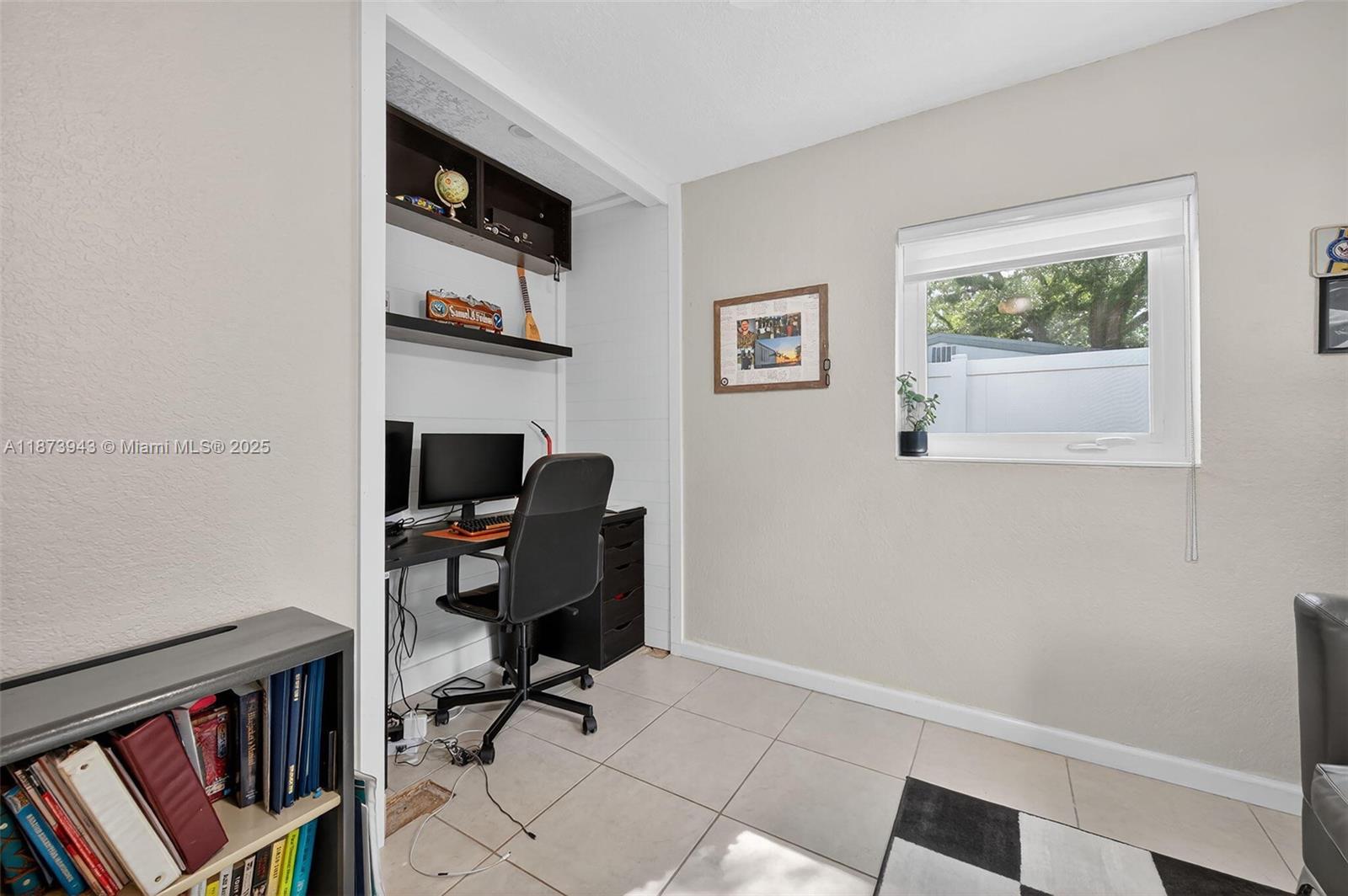 PALM LANE VILLA NO 3 - Residential