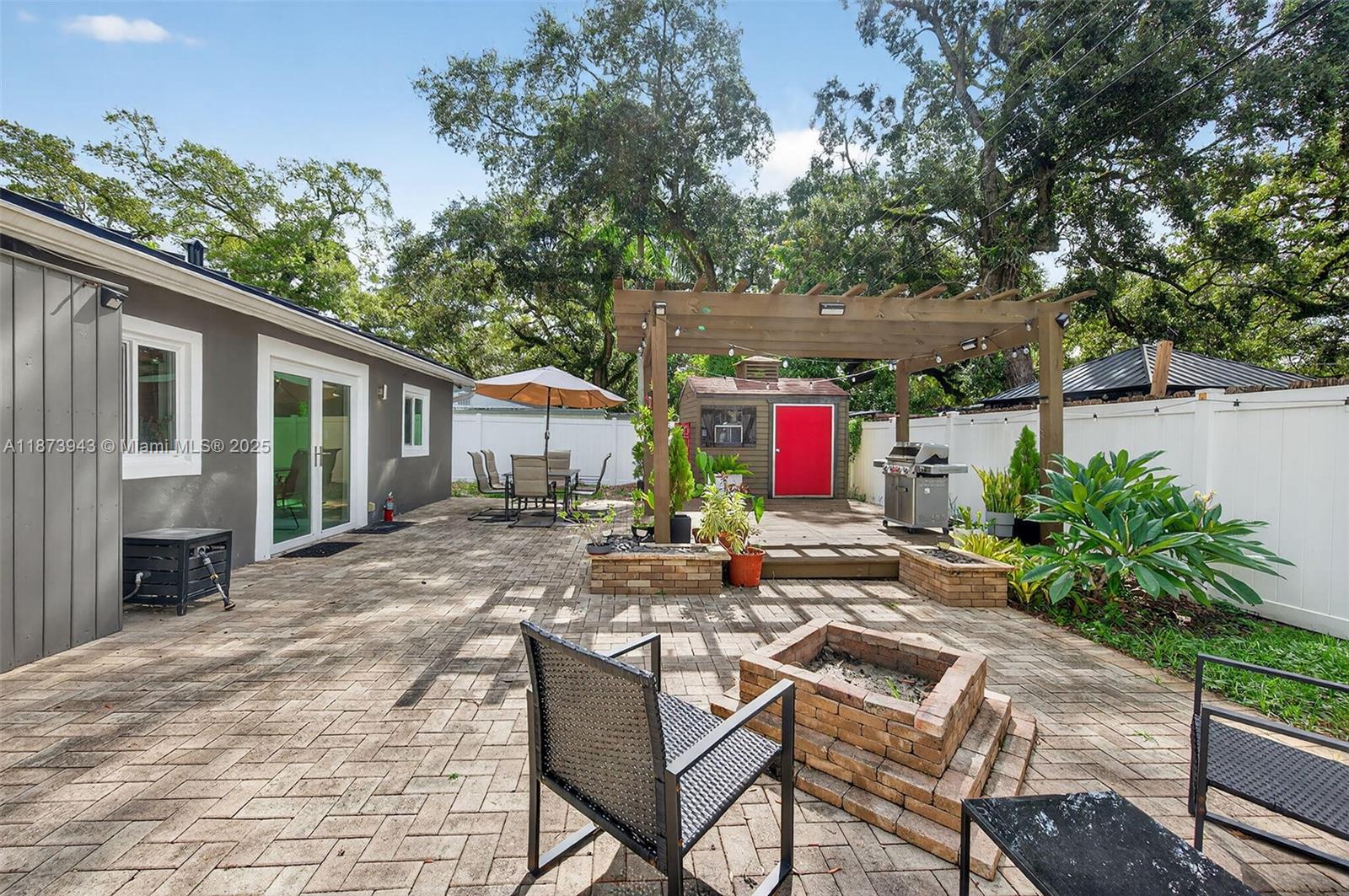 PALM LANE VILLA NO 3 - Residential