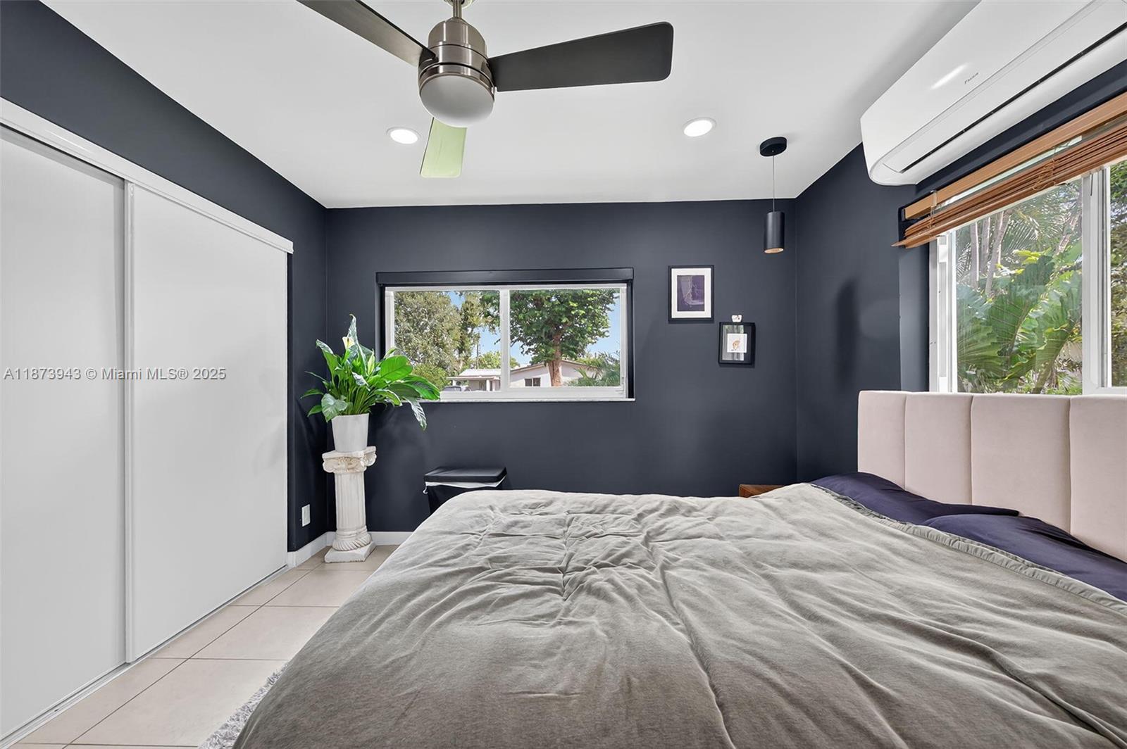 PALM LANE VILLA NO 3 - Residential