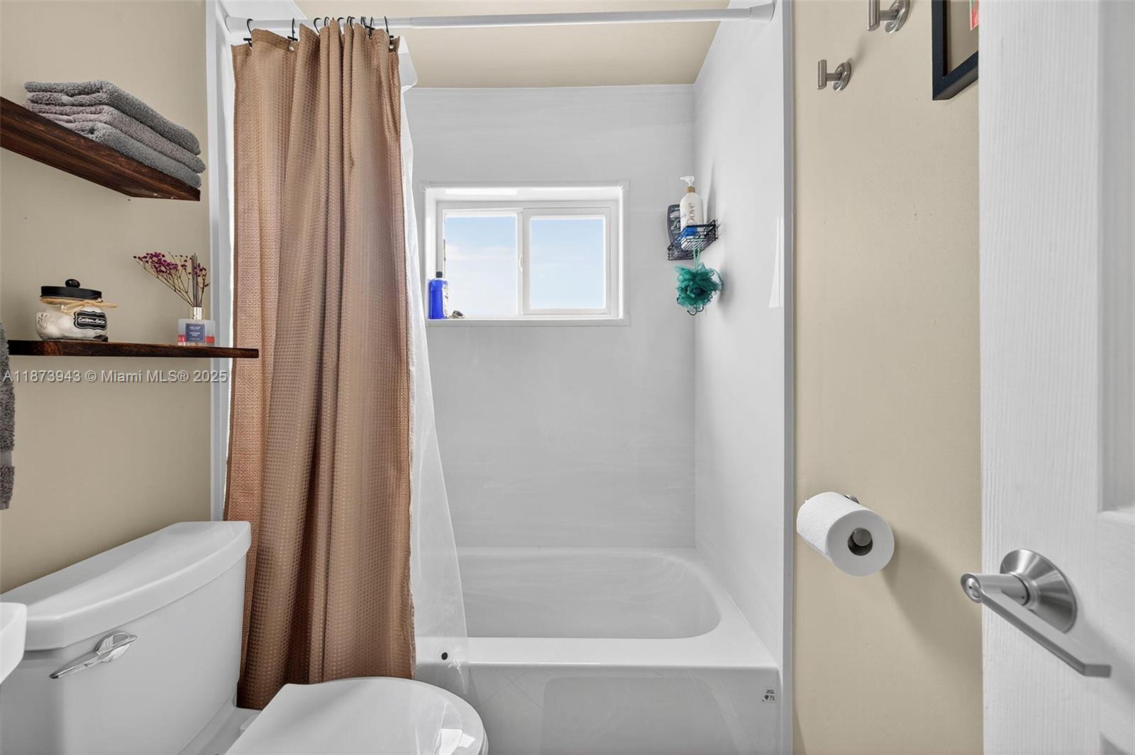 PALM LANE VILLA NO 3 - Residential