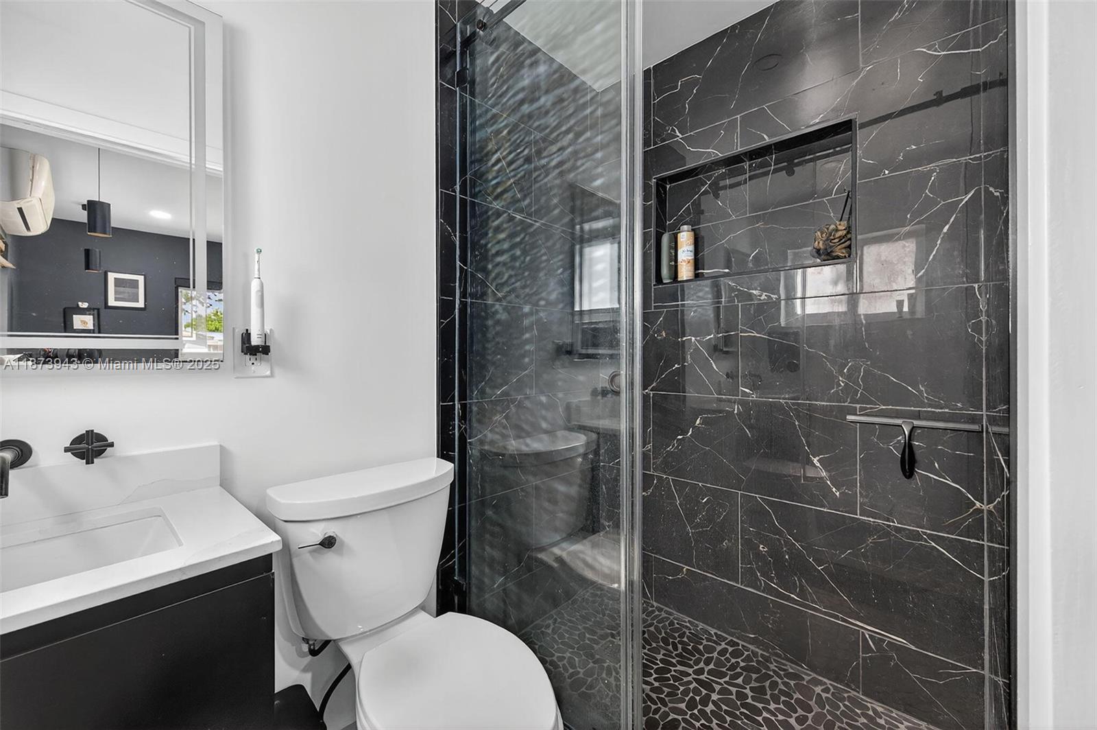 PALM LANE VILLA NO 3 - Residential