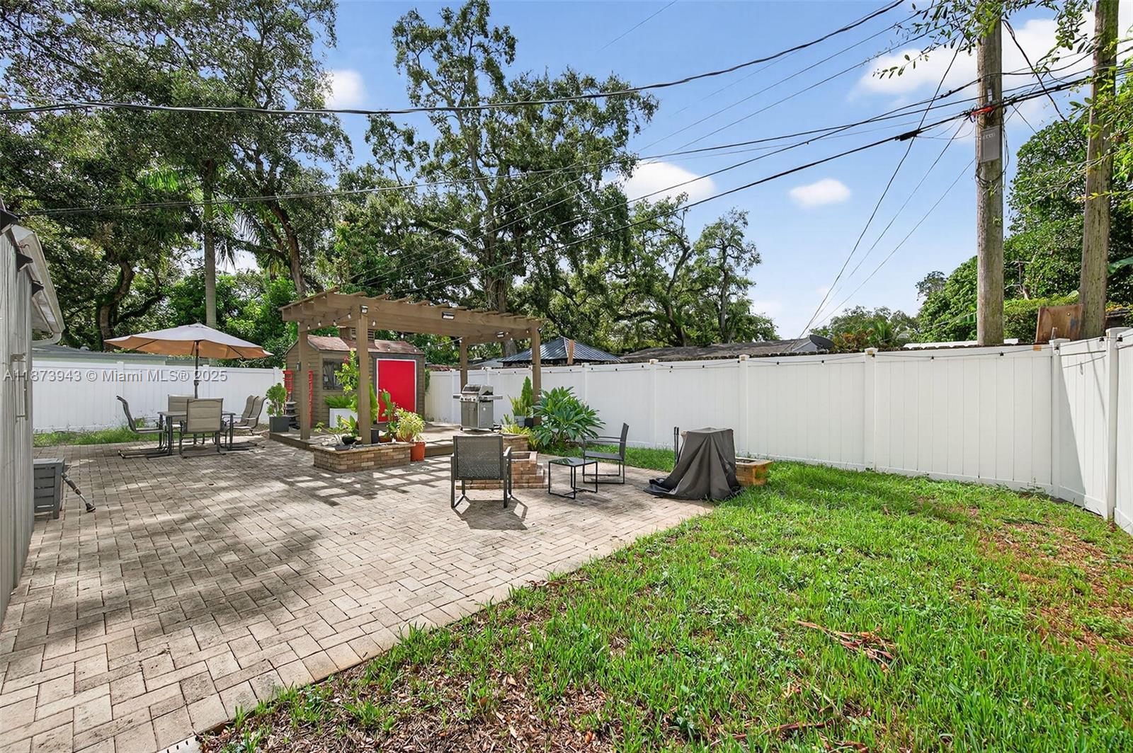 PALM LANE VILLA NO 3 - Residential