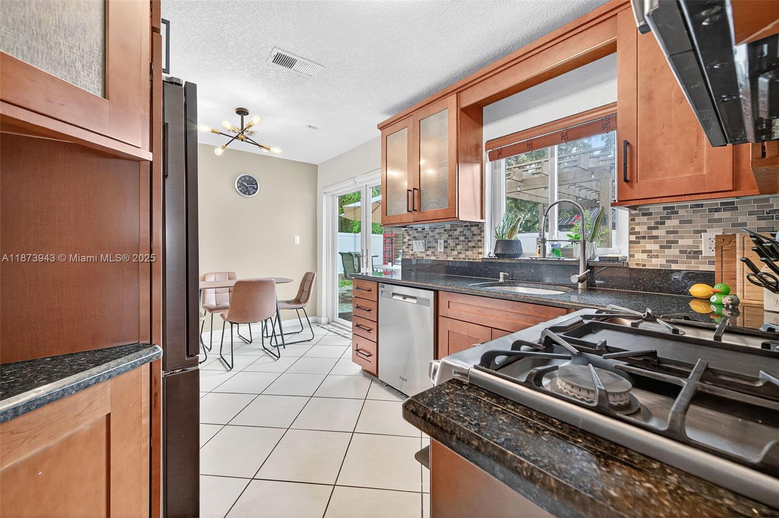 PALM LANE VILLA NO 3 - Residential